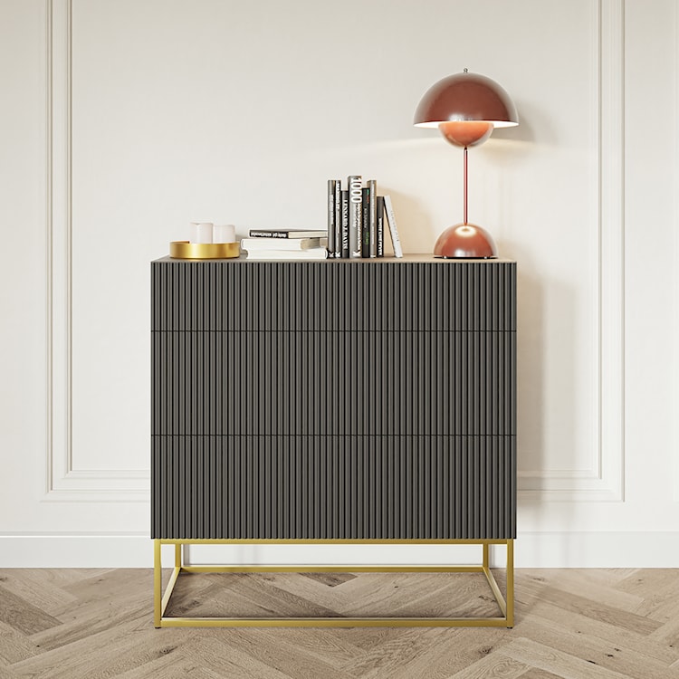 Komoda Veldio z frezowanym frontem i trzema szufladami 90 cm Czarna ze złotymi nogami  - zdjęcie 2