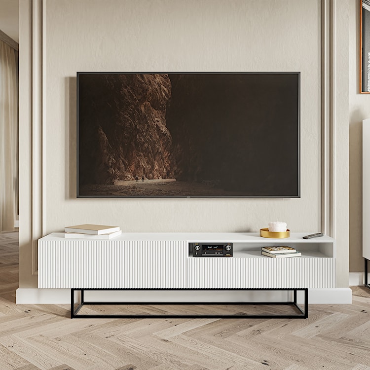 Szafka RTV Veldio z frezowanym frontem i wnęką 175 cm Biała z czarnymi nogami  - zdjęcie 3