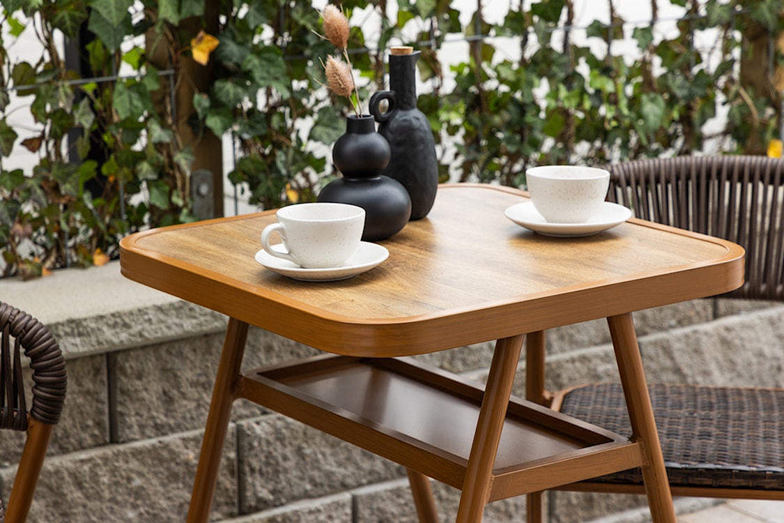 Zestaw mebli ogrodowych Woodinated z dwoma krzesłami i stolikiem kawowym brązowy/czarny  - zdjęcie 3