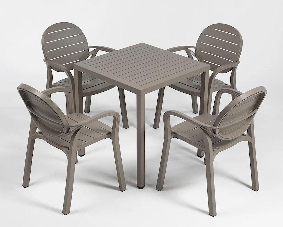 Zestaw ogrodowy stół kwadratowy Cube 80 cm i 4 krzesła z podłokietnikami Palma Nardi z certyfikowanego tworzywa brązowy  - zdjęcie 2
