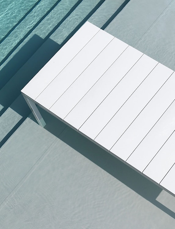 Rozkładany stół ogrodowy Rio Nardi 140-210x85 cm z certyfikowanego tworzywa biały  - zdjęcie 3