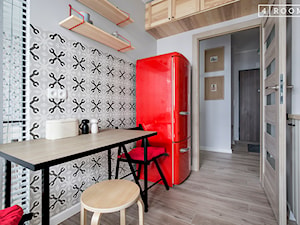 Aranżacja nowoczesnej kuchni w mieszkaniu na wynajem - zdjęcie od 4Rooms Studio