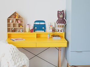 Mały biały pokój dziecka dla dziecka dla chłopca dla dziewczynki, styl skandynawski - zdjęcie od Minko