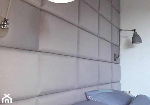 DIY: 8 metrowy zagłówek Marty i Przemka - Mała szara sypialnia - zdjęcie od mieszkanicznik od podszewki