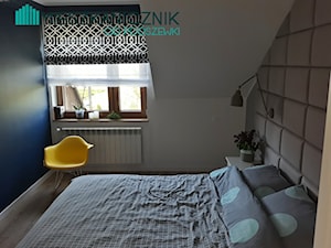 DIY: 8 metrowy zagłówek Marty i Przemka - Mała biała niebieska sypialnia na poddaszu - zdjęcie od mieszkanicznik od podszewki