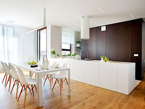 Duża szara jadalnia w kuchni - zdjęcie od Design-Store