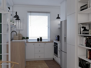 Mieszkanie w stylu kamienicy - Mała otwarta szara z zabudowaną lodówką z lodówką wolnostojącą z nablatowym zlewozmywakiem kuchnia w kształcie litery u z oknem, styl minimalistyczny - zdjęcie od Studio 36m2