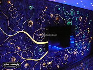 oświetlenie ściany za telewizorem - zdjęcie od E-TECHNOLOGIA Leszek Łazarski