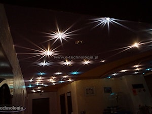 Oświetlenie przedpokoju z wykorzystaniem zestawu Kryształowe Gwiazdy - zdjęcie od E-TECHNOLOGIA Leszek Łazarski