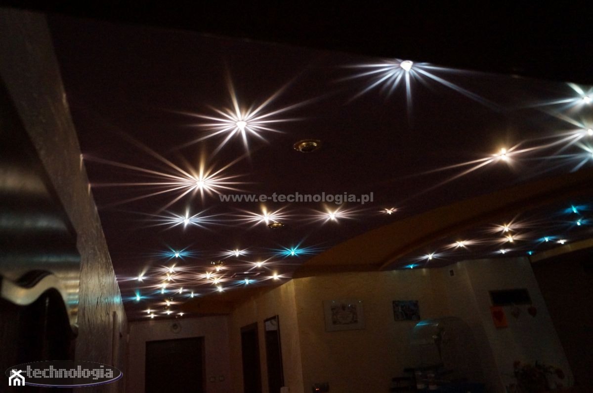 Oświetlenie przedpokoju z wykorzystaniem zestawu Kryształowe Gwiazdy - zdjęcie od E-TECHNOLOGIA Leszek Łazarski - Homebook