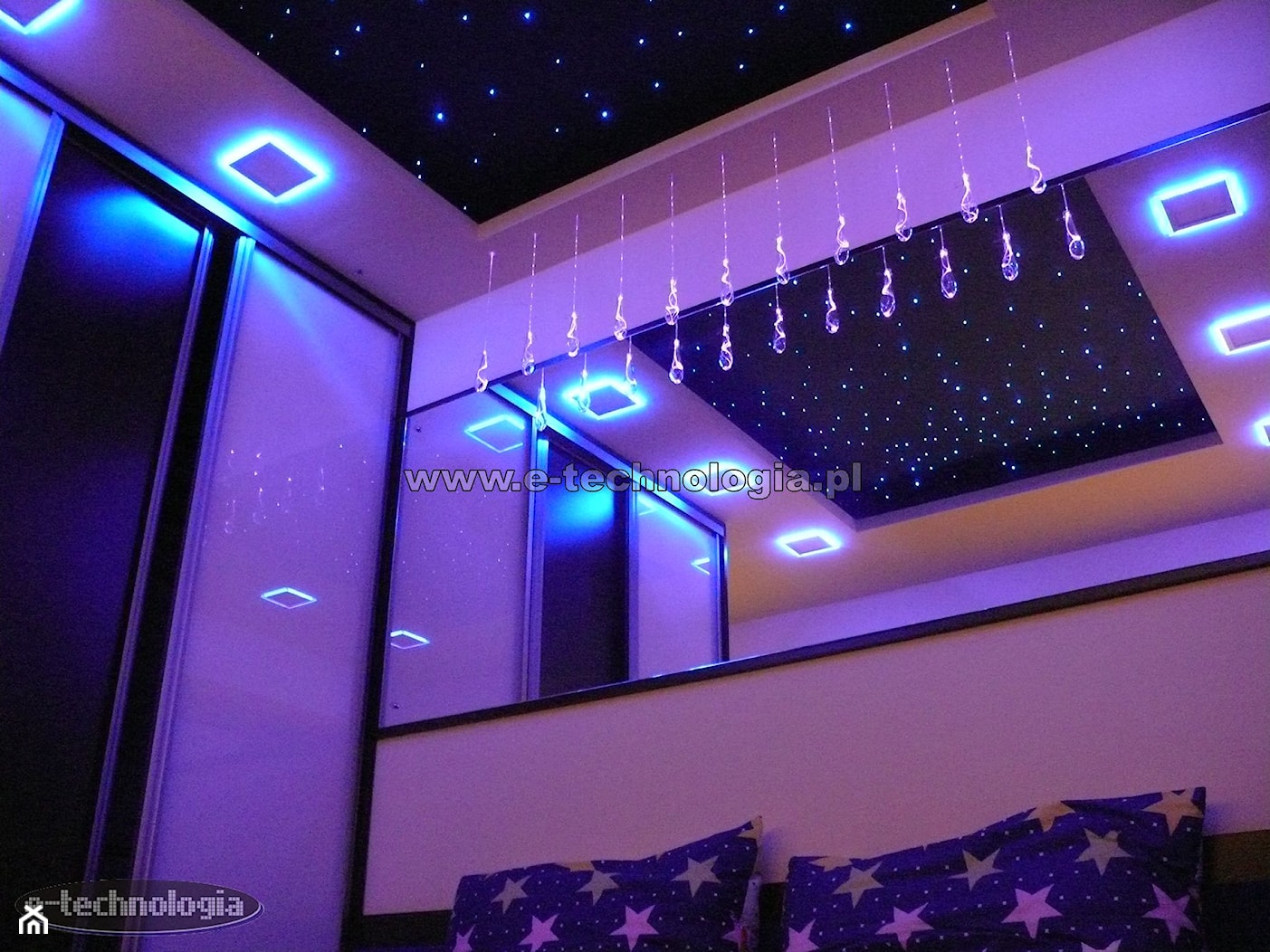Oświetlenie gwiezdne niebo w sypialni - zdjęcie od E-TECHNOLOGIA Leszek Łazarski - Homebook