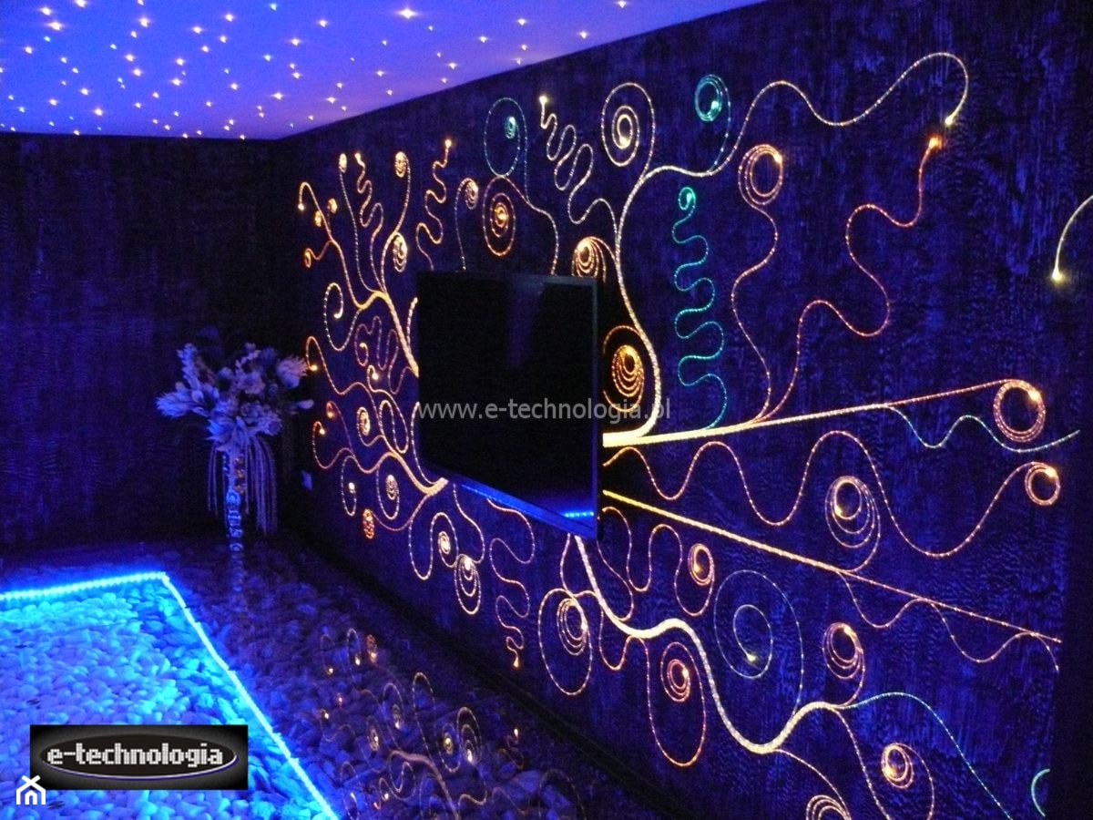 oświetlenie ściany w salonie - zdjęcie od E-TECHNOLOGIA Leszek Łazarski - Homebook