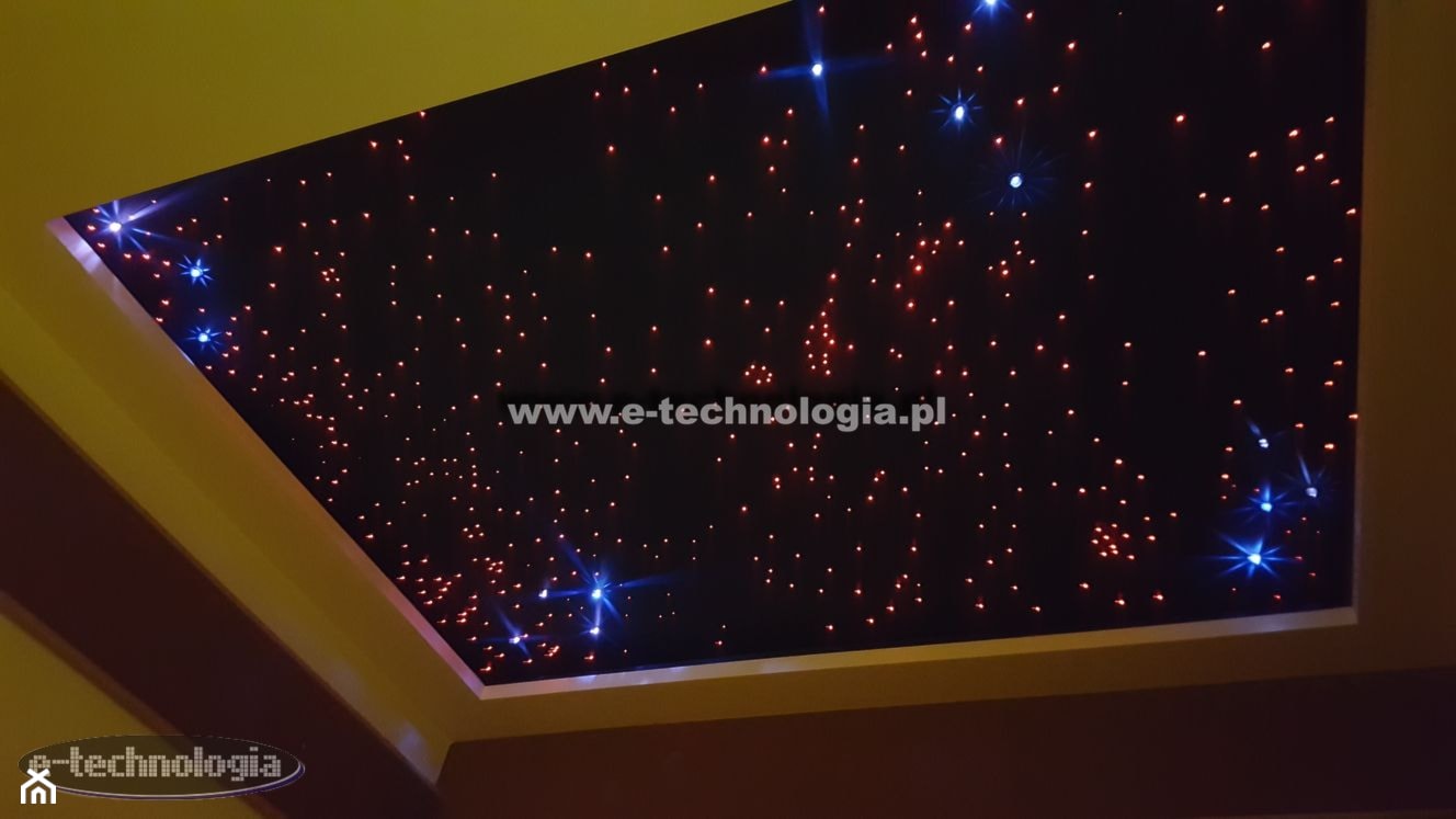 oświetlenie dekoracyjne salonu - zdjęcie od E-TECHNOLOGIA Leszek Łazarski - Homebook