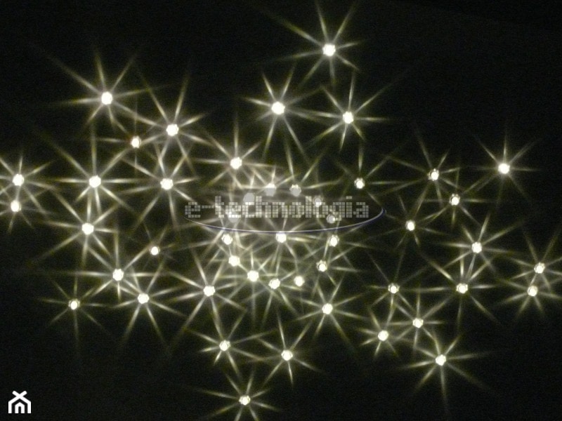 oświetlenie kryształowe w łazience - zdjęcie od E-TECHNOLOGIA Leszek Łazarski - Homebook