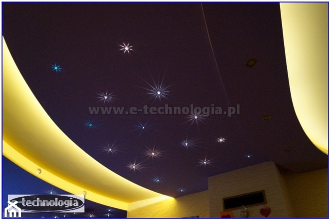 Gwiezdne niebo w salonie - zdjęcie od E-TECHNOLOGIA Leszek Łazarski - Homebook