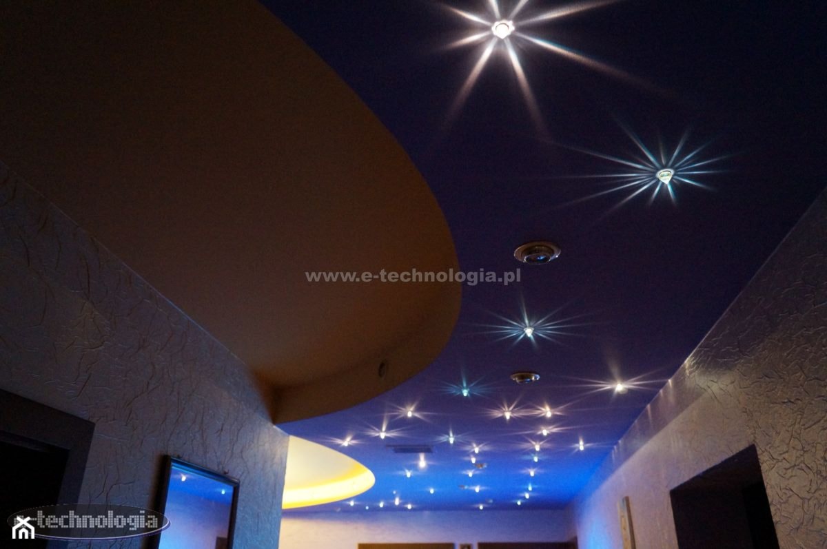 Oświetlenie przedpokoju z wykorzystaniem zestawu Kryształowe Gwiazdy - zdjęcie od E-TECHNOLOGIA Leszek Łazarski - Homebook