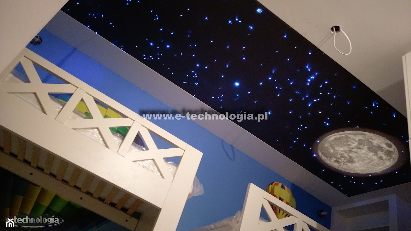 Sufit z gwiezdnym niebem w pokoju dziecka - zdjęcie od E-TECHNOLOGIA Leszek Łazarski - Homebook