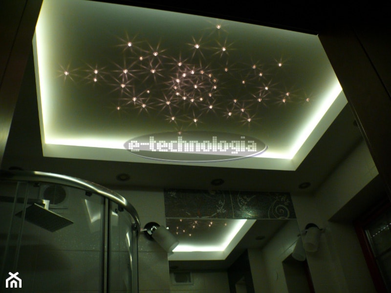Oświetlenie dekoracyjne w łazience - zdjęcie od E-TECHNOLOGIA Leszek Łazarski - Homebook