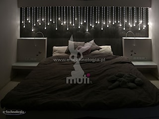 Nowoczesna sypialnia. Kryształowe Kule nad łóżkiem. Podświetlenie LED łóżka.