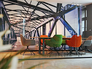 biuro w Poznaniu - Średnie czarne biuro, styl minimalistyczny - zdjęcie od Archideko