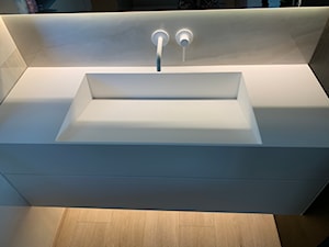 SZAFKA KOMPOZYTOWA 120CM Z UMYWALKĄ SZCZELINOWĄ SOLID SURFACE - zdjęcie od blaty.eu - sklep internetowy