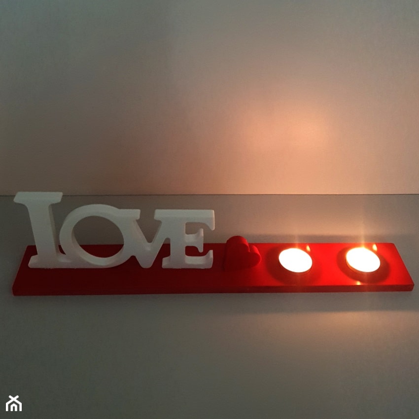 świecznik z napisem Love - zdjęcie od blaty.eu - sklep internetowy