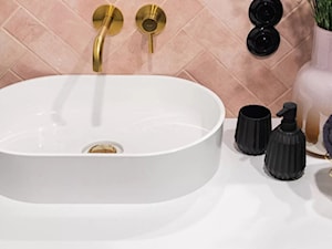 Blat kompozytowy do łazienki z otworem pod syfon umywalki nablatowej - Łazienka, styl glamour - zdjęcie od blaty.eu - sklep internetowy