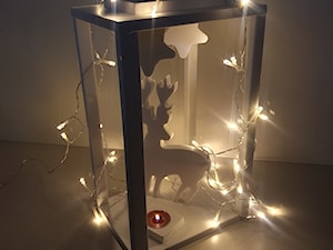 Świąteczny lampion z reniferem wykonany z kompozytu mineralnego