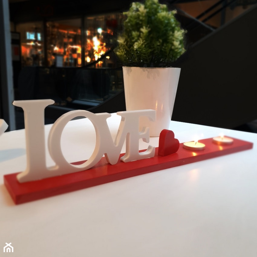 świecznik z napisem Love - zdjęcie od blaty.eu - sklep internetowy - Homebook