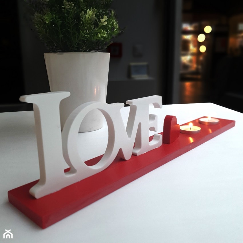 świecznik z napisem Lovev - zdjęcie od blaty.eu - sklep internetowy - Homebook