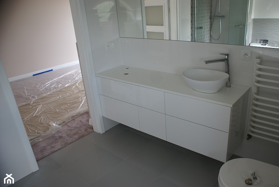 Łazienka na wymiar, producent mebli - Średnia bez okna z lustrem łazienka, styl nowoczesny - zdjęcie od DrewutniaLoft