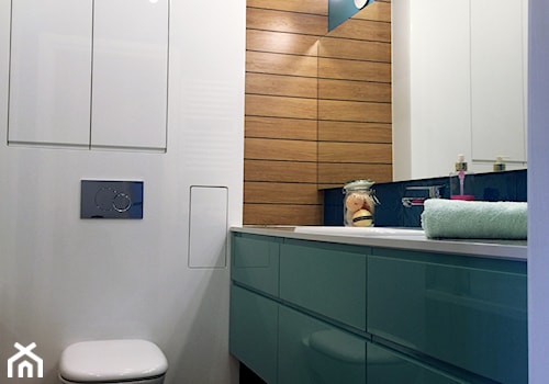 Łazienka w morskim kolorze - Mała łazienka, styl nowoczesny - zdjęcie od Maszroom: Karolina Pogorzelska