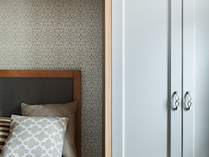 warszawska klasyka - Mała szara sypialnia, styl tradycyjny - zdjęcie od One Studio