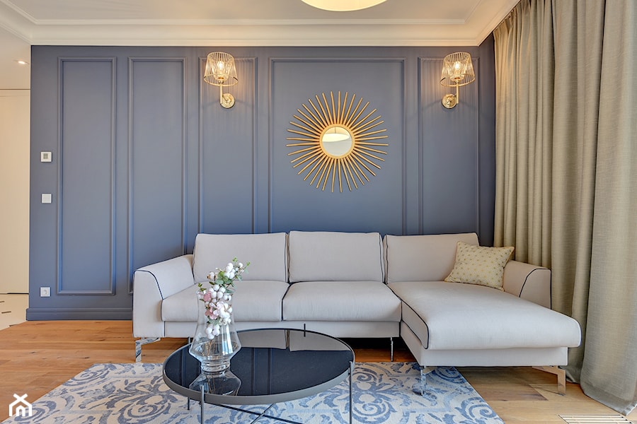 Apartament w Toruniu - Mały niebieski salon, styl glamour - zdjęcie od Domowe Kreatury