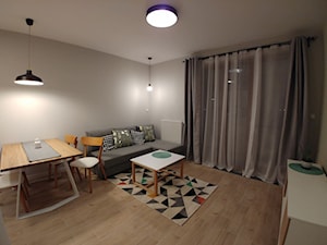Mieszkanie w stylu Skandynawskim - Średni szary salon z jadalnią - zdjęcie od smokemylife