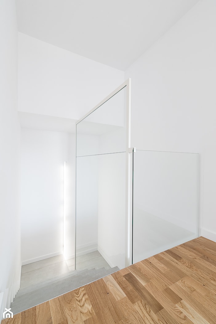 Villa Antoninek SW10 - Schody, styl minimalistyczny - zdjęcie od ENDE marcin lewandowicz - Homebook