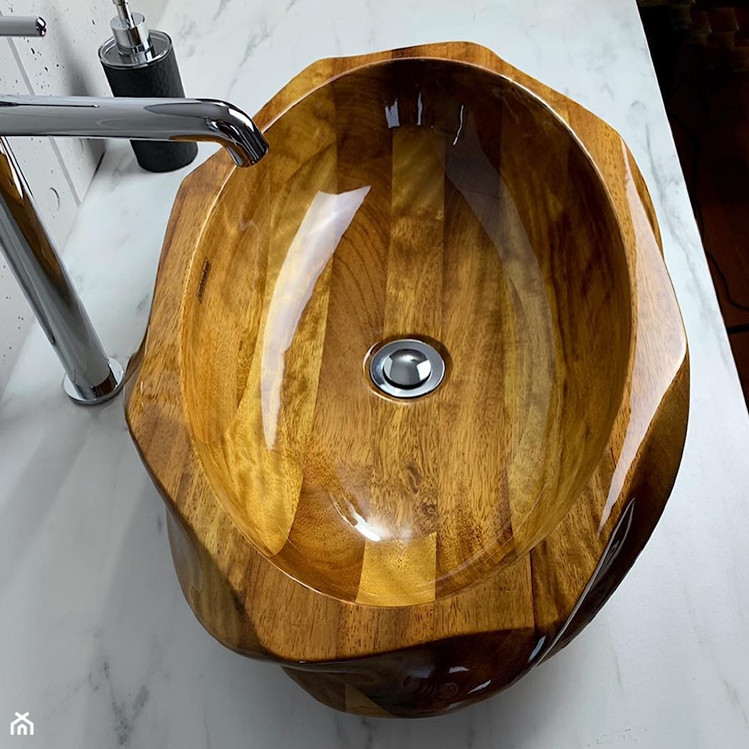 WELES - umywalka z drewna iroko - zdjęcie od Ambivalent Design - umywalki z drewna - Homebook