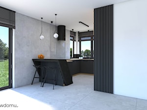 Elegancka ciemna kuchnia - połączenie czerni, drewna i betonu - zdjęcie od wnetrzewdomu