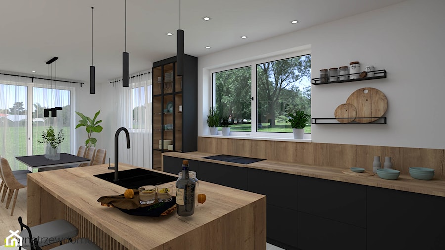 Połączenie drewna i czerni w salonie z kuchnią - zdjęcie od wnetrzewdomu