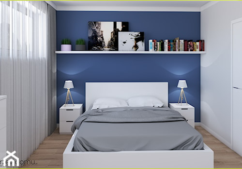 Pokój gościnny z dużym łóżkiem i biurkiem - zdjęcie od wnetrzewdomu