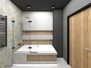 Łazienka z ciemnym sufitem i drewnianym wykończeniem - zdjęcie od wnetrzewdomu