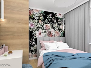Sypialnia z kwiecistą tapetą