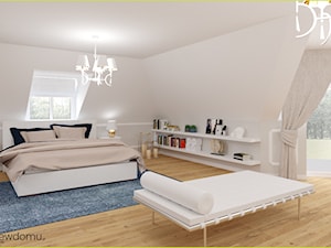 Sypialnia z leżanką - Duża biała sypialnia na poddaszu, styl tradycyjny - zdjęcie od wnetrzewdomu