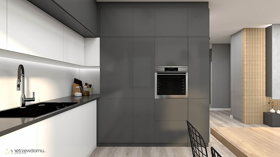 Połączenie bieli i czerni w salonie z kuchnią - zdjęcie od wnetrzewdomu