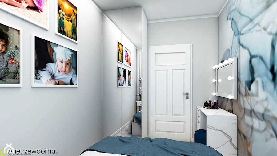 Mała sypialnia z niebieskim akcentem - Sypialnia, styl skandynawski - zdjęcie od wnetrzewdomu