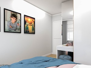 Sypialnia z kwiecistą tapetą - zdjęcie od wnetrzewdomu