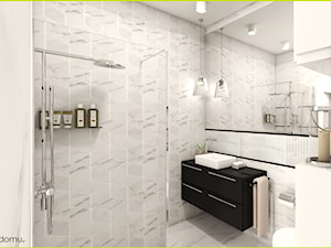 łazienka z marmurową mozaiką - Mała bez okna z lustrem z marmurową podłogą z punktowym oświetleniem łazienka, styl nowoczesny - zdjęcie od wnetrzewdomu