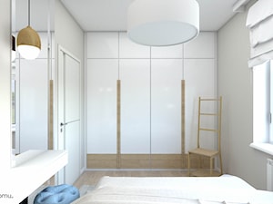 Hotelowa sypialnia z tapcerowaną ścianą - zdjęcie od wnetrzewdomu