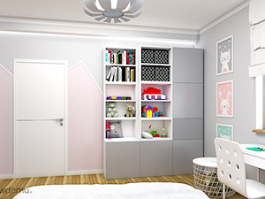 pokój dla dziewczynki w dwóch wersjach - róż lub delikatny niebieski - Średni szary pokój dziecka dla dziecka dla nastolatka dla dziewczynki, styl skandynawski - zdjęcie od wnetrzewdomu