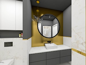 Łazienka ze złotymi dodatkami i dekoracyjną tapetą - zdjęcie od wnetrzewdomu